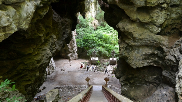 Phnom Sampov (Sampov Mountain)